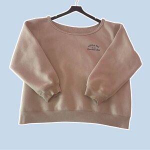 𝚆𝚑𝚒𝚝𝚎 𝙵𝚘𝚡 𝙱𝚘𝚞𝚝𝚒𝚚𝚞𝚎 𝙾𝚏𝚏 𝚝𝚑𝚎 𝚂𝚑𝚘𝚞𝚕𝚍𝚎𝚛 𝙲𝚛𝚎𝚠𝚗𝚎𝚌𝚔